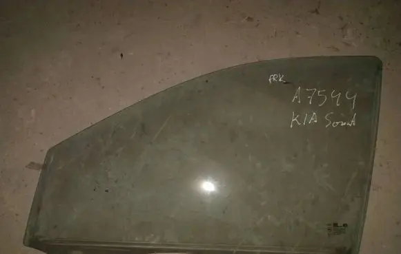 KIA Sorento Front door window glass four-door