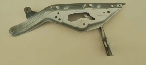 Renault Twingo III Fender mounting bracket 631476725R