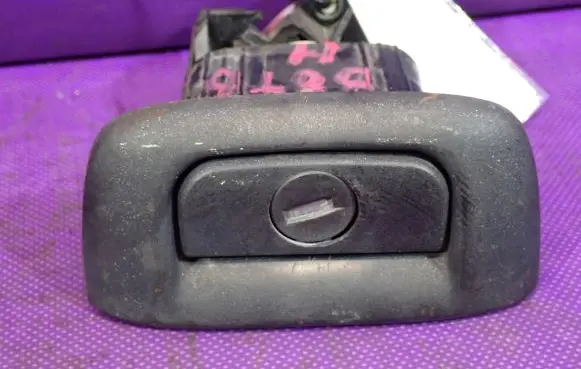 Renault Thalia I Tailgate/boot open switch button 7700431773