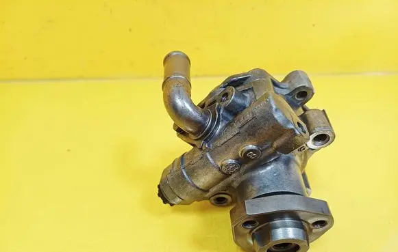 Volkswagen Golf IV Power steering pump 1J0422154B
