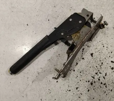 Handbrake/parking brake lever assembly