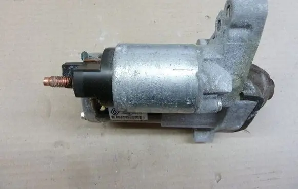 Renault Captur Starter motor M000TD2571-KG