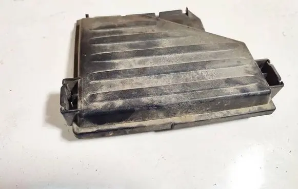 Opel Tigra B Fuse box cover 13140099