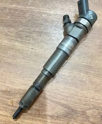 BMW 5 E39 Fuel injector 0445110048 7785985
