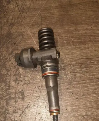 Skoda Fabia Mk1 (6Y) Fuel injector 045130073T