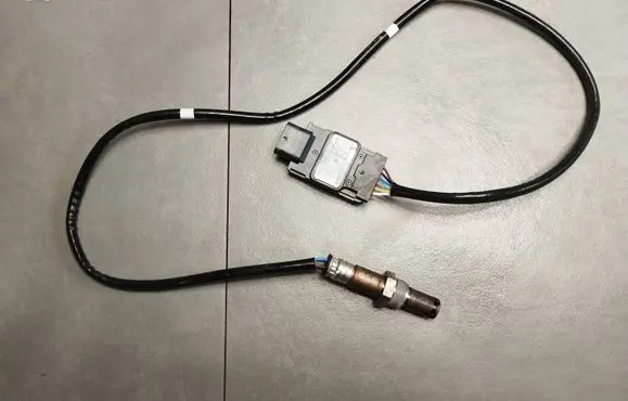 Volkswagen Touran III Lambda probe sensor 05N907807E