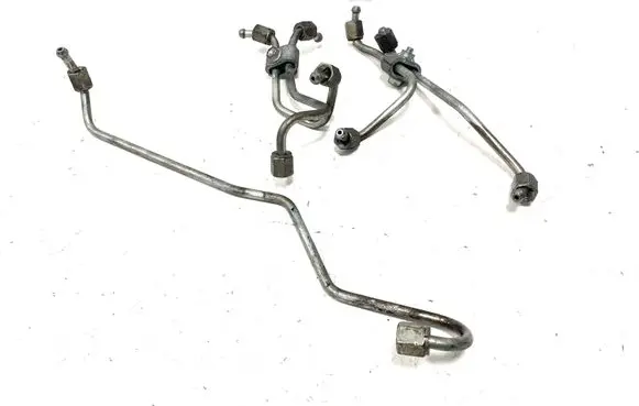 Toyota Avensis T270 Fuel injector supply line/pipe 