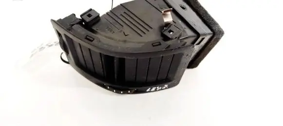 Skoda Octavia Mk2 (1Z) Dash center air vent grill 1Z0819701