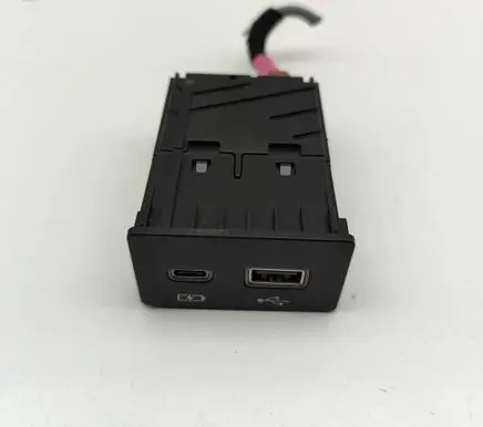 Lexus RX V USB socket connector 8619048110