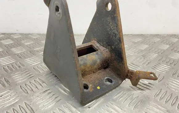 Hyundai Santa Fe Engine mounting bracket