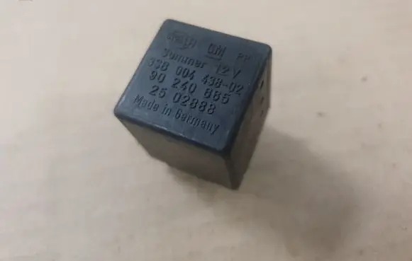 Volkswagen Golf I Other relay 3SB00443802