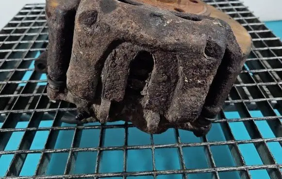 Front brake caliper