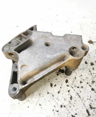 Audi A3 S3 8V Engine mounting bracket 04L199207