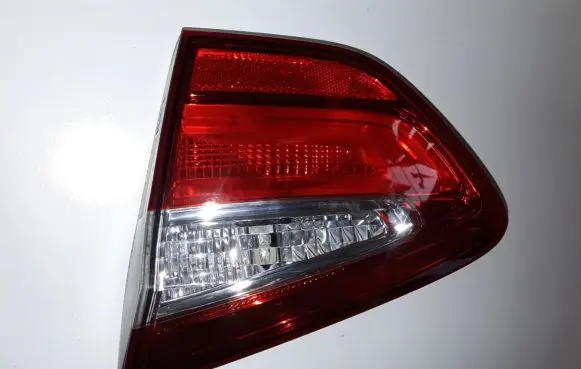 KIA Rio Tailgate rear/tail lights 924041W2