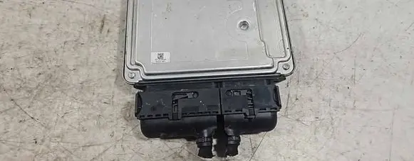 Volkswagen Golf V Engine control unit/module 03G906021KQ 1039S17174 0281013233