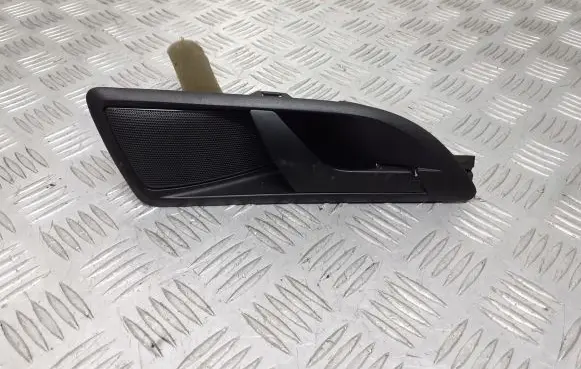 Skoda Octavia Mk2 (1Z) Rear door handle trim 1Z0839248