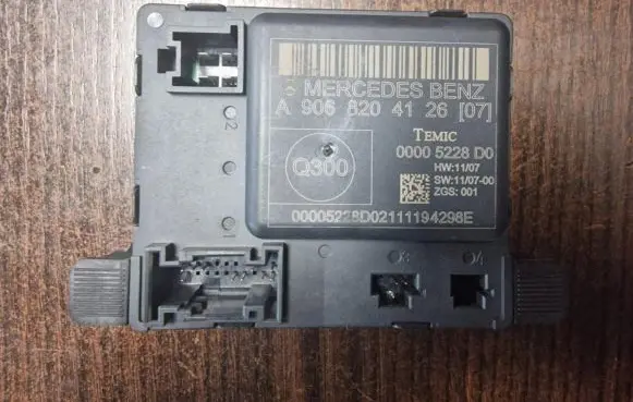 Mercedes-Benz Sprinter W906 Door control unit/module A9068204126 9068204126