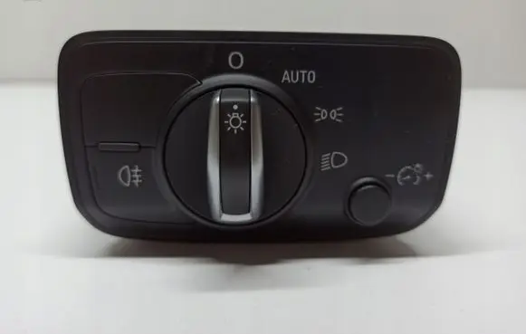 Audi Q2 - Light switch 