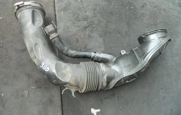 BMW 5 F10 F11 Intercooler hose/pipe 8514090