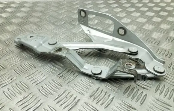 Audi TT Mk1 Engine bonnet/hood hinges 8N0823302