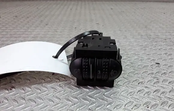 Volkswagen PASSAT B5 Headlight level height control switch 3B0941333C
