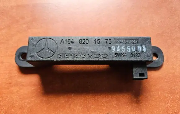 Mercedes-Benz GL X164 Keyless system antenna A1648201575