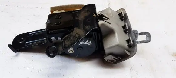 Mazda 6 Rear seatbelt