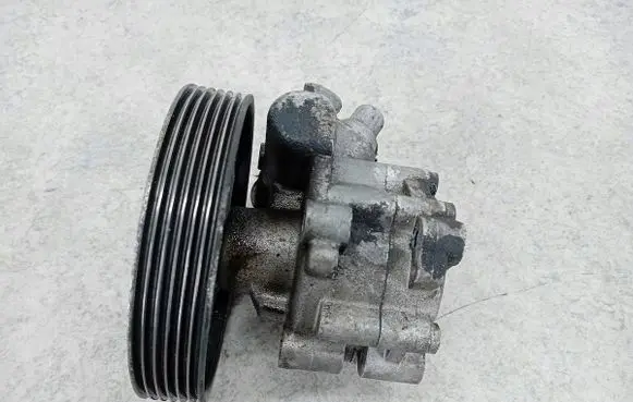Peugeot 607 Power steering pump 
