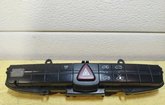 Mercedes-Benz Vito Viano W639 Hazard light switch 6395450107 3311010100 31040704001