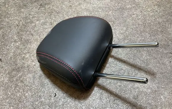 Ford Mach-E I Rear seat headrest 