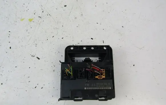 Volkswagen Golf IV Central body control module 