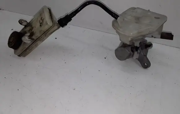 Citroen C4 II Master brake cylinder