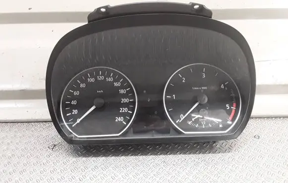 BMW 1 E81 E87 Speedometer (instrument cluster) 102495248 100124095 9110195
