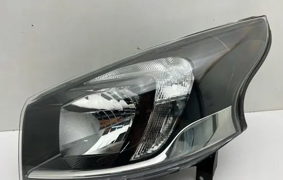 Opel Vivaro Headlight/headlamp 260603754R