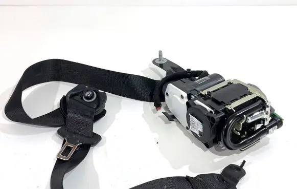 Mercedes-Benz CLS C218 X218 Front seatbelt 