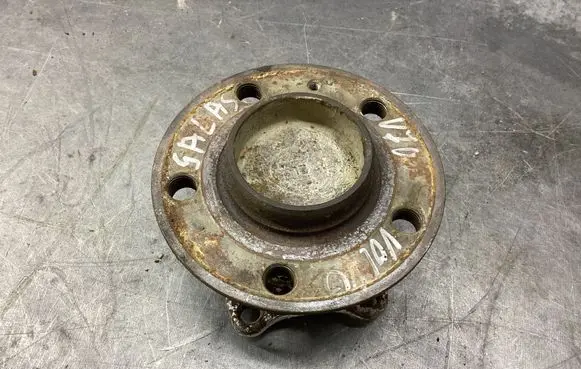 Volvo V70 Rear wheel hub