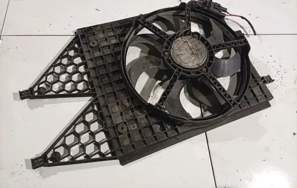 Volkswagen Cross Polo Radiator cooling fan shroud 09193300