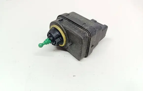 Headlight level adjustment motor