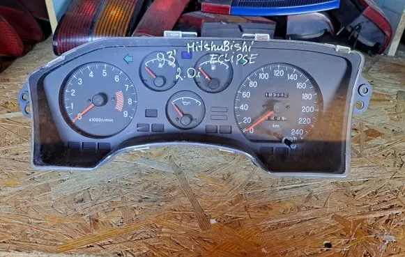 Mitsubishi Eclipse Speedometer (instrument cluster) MB680845 TN1573105231 1572105231