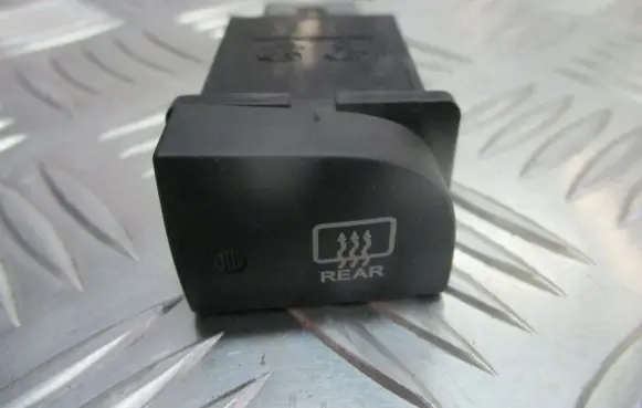 Hyundai Accent Windscreen/window heater switch