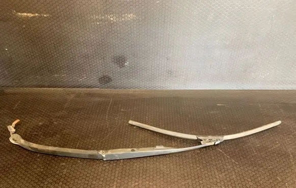 Infiniti FX Front wiper blade arm B90LA1