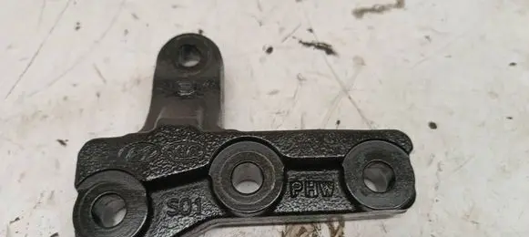 Hyundai i30 Engine mounting bracket