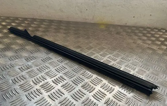 Volvo XC90 Rear door glass trim molding 31845556 AD715