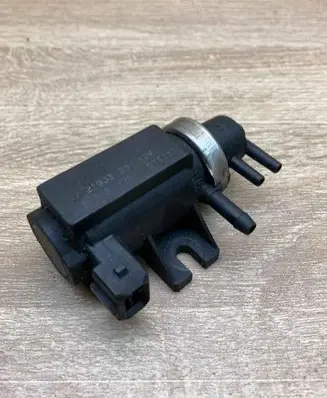 BMW 5 E39 Turbo solenoid valve 2246175 97T233
