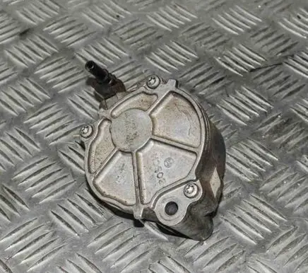 Peugeot 308 Vacuum pump 01562C2