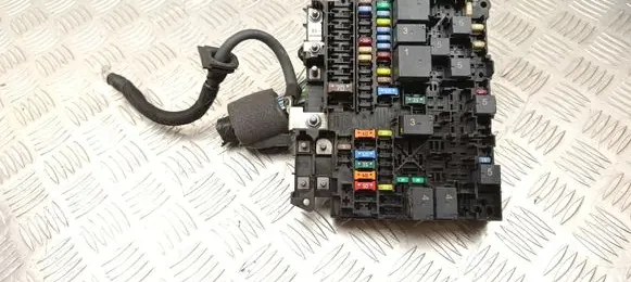 Peugeot 3008 III Fuse module 9844706980