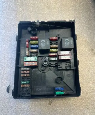 Volkswagen Tiguan Fuse box set 1K0937125D 017183073