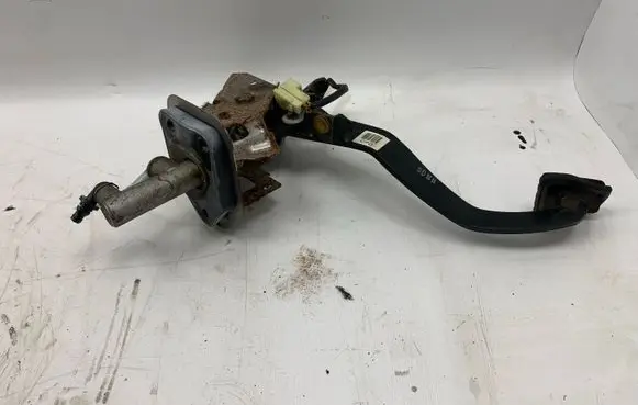 Hyundai Tucson JM Clutch pedal L009 S01033