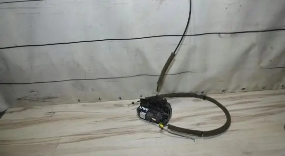 Nissan Note (E12) Front door lock