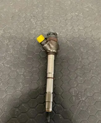 Volkswagen PASSAT B7 Fuel injector 03L130277R